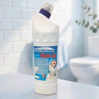 Nước tẩy toilet Kemly chai 1 lit
